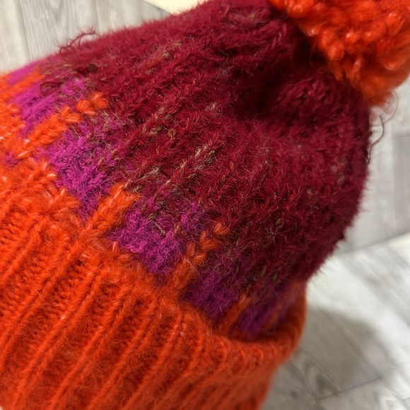 Universal thread red orange sparkling knit winter hat new - Picture 3 of 6